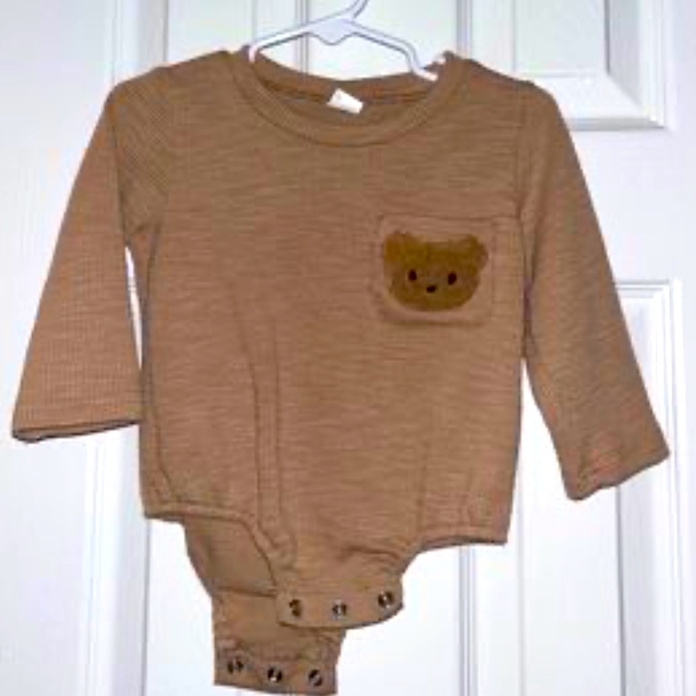 Baby Unisex Beige Waffle Knit Bear Onesie Bodysuit Size 6 to 9 Months